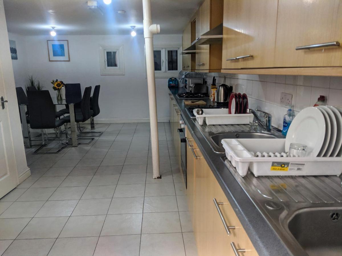 Alexandra Contractor House - Free Parking For Large Vans, Free Wifi & Netflix By Firoz Property Management Aldershot Luaran gambar