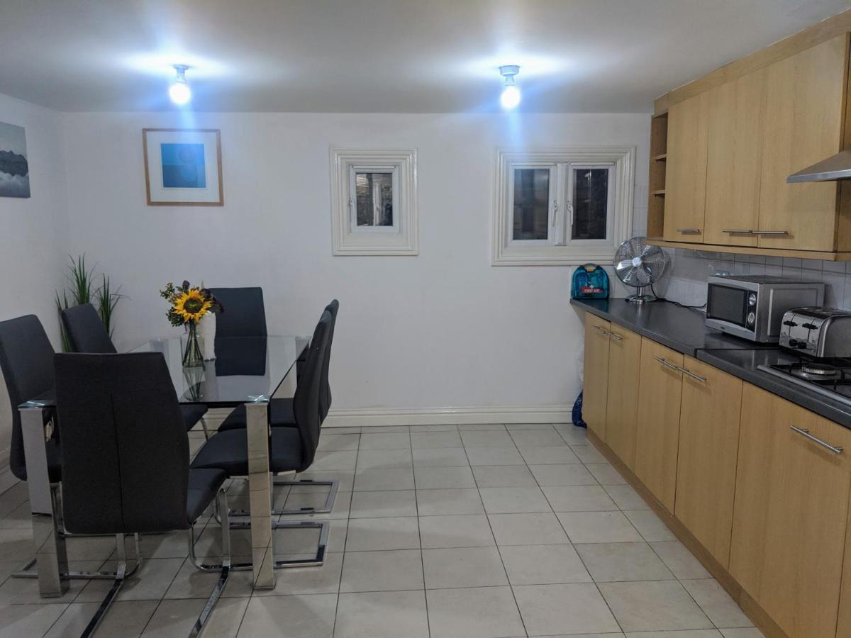 Alexandra Contractor House - Free Parking For Large Vans, Free Wifi & Netflix By Firoz Property Management Aldershot Luaran gambar